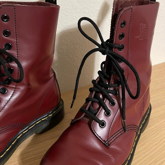 Dr. Doc Martens 1460 SMOOTH LEATHER LACE UP BOOTS size Women’s 6 US - Picture 3 of 16
